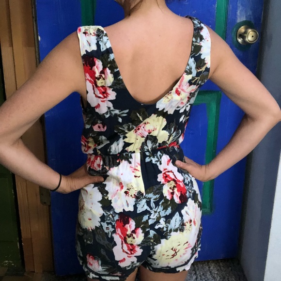 V-neck floral romper - Picture 5 of 6